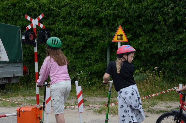  Dzięki jego zwycięstwu w konkursie, w szkole pojawiło się miasteczko ruchu drogowego 