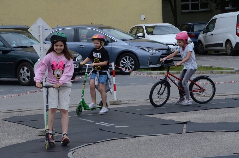  Dzięki jego zwycięstwu w konkursie, w szkole pojawiło się miasteczko ruchu drogowego 