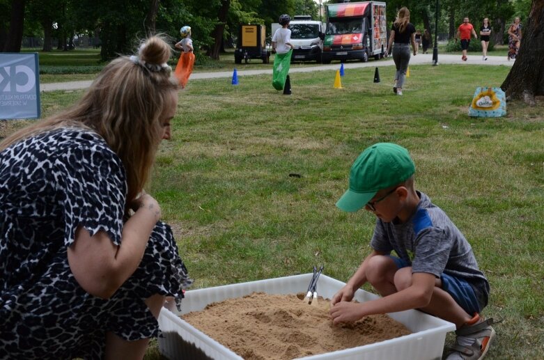  Dzień Dziecka w Skierniewicach: Park Miejski zaminił się w park jurajski 