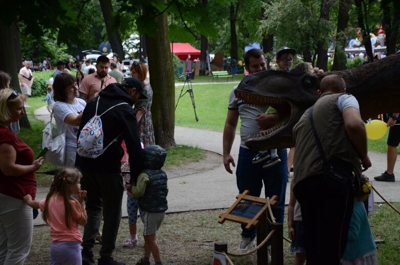  Dzień Dziecka w Skierniewicach: Park Miejski zaminił się w park jurajski 