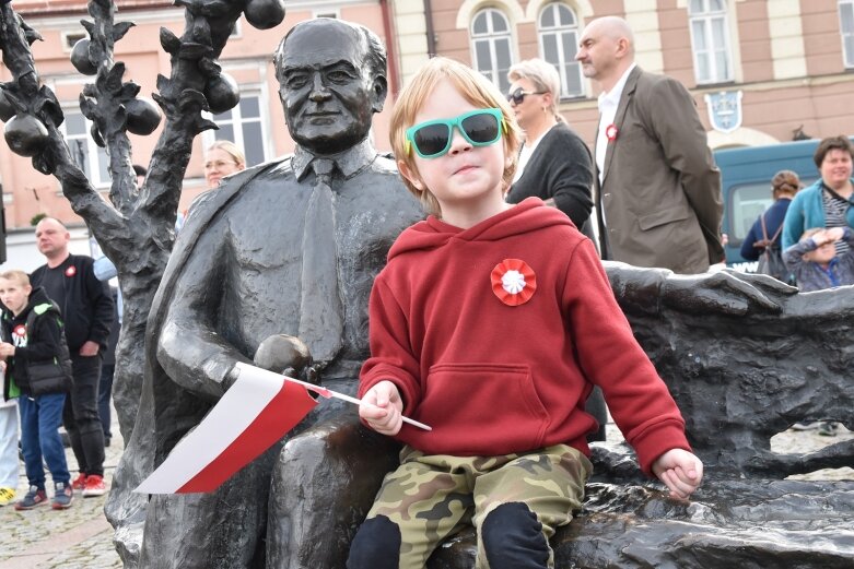  Dzień Flagi w Skierniewicach. To tutaj rozwinięto najdłuższą flagę w Łódzkiem 