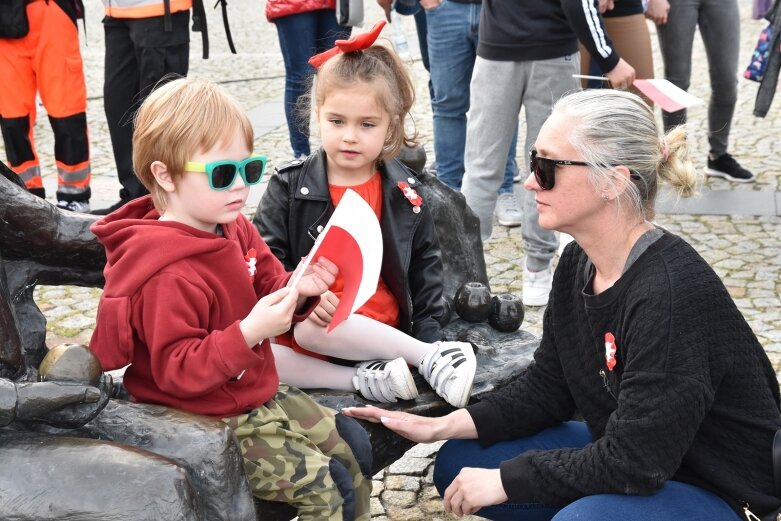  Dzień Flagi w Skierniewicach. To tutaj rozwinięto najdłuższą flagę w Łódzkiem 