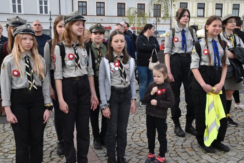  Dzień Flagi w Skierniewicach. To tutaj rozwinięto najdłuższą flagę w Łódzkiem 