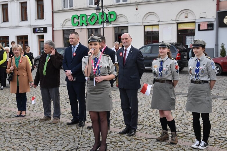  Dzień Flagi w Skierniewicach. To tutaj rozwinięto najdłuższą flagę w Łódzkiem 