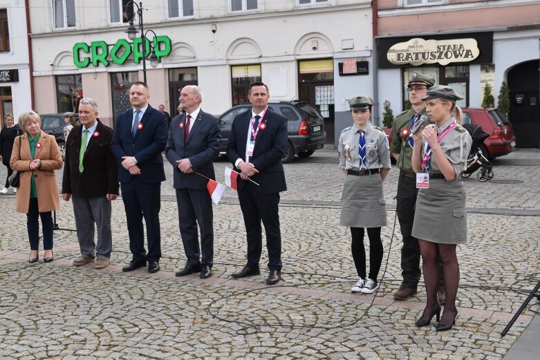  Dzień Flagi w Skierniewicach. To tutaj rozwinięto najdłuższą flagę w Łódzkiem 