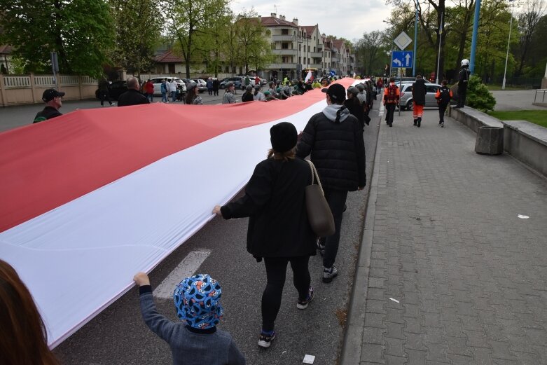  Dzień Flagi w Skierniewicach. To tutaj rozwinięto najdłuższą flagę w Łódzkiem 