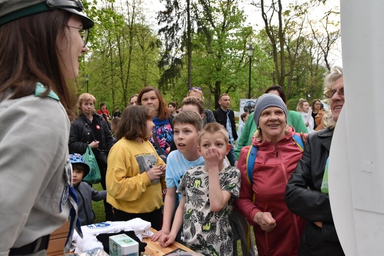  Dzień Flagi w Skierniewicach. To tutaj rozwinięto najdłuższą flagę w Łódzkiem 