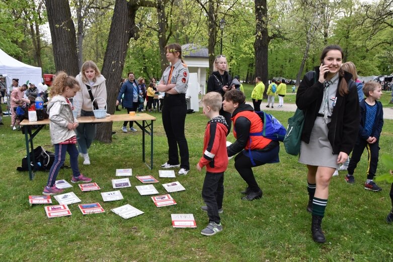  Dzień Flagi w Skierniewicach. To tutaj rozwinięto najdłuższą flagę w Łódzkiem 