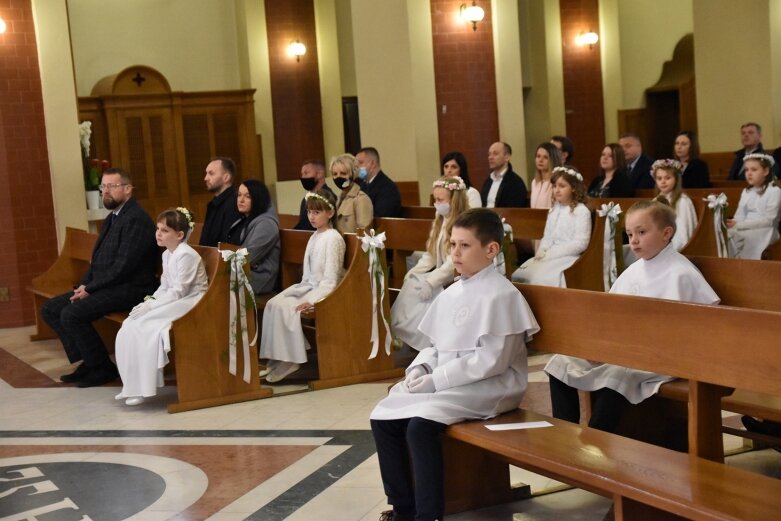  Dziś świętują jeden z ważniejszych dni w życiu. Uroczystość Pierwszej Komunii na Widoku 