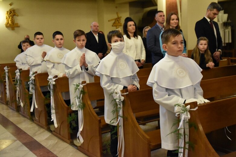  Dziś świętują jeden z ważniejszych dni w życiu. Uroczystość Pierwszej Komunii na Widoku 