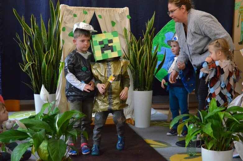  Ekologiczny pokaz mody w skierniewickim przedszkolu 