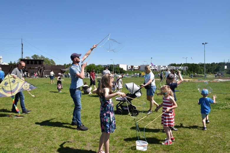  Festiwal latawców i baniek mydlanych nad zalewem 