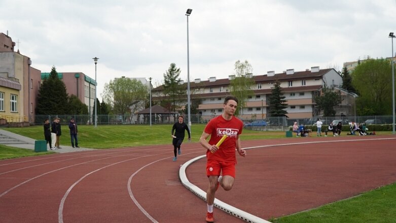  Festiwal sztafet na stadionie przy ulicy Tetmajera 