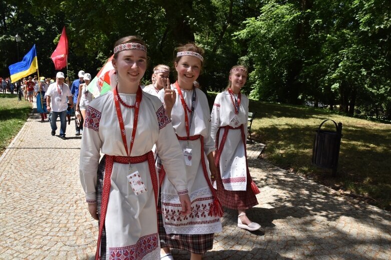  Folkowe rytmy w skierniewickim parku 