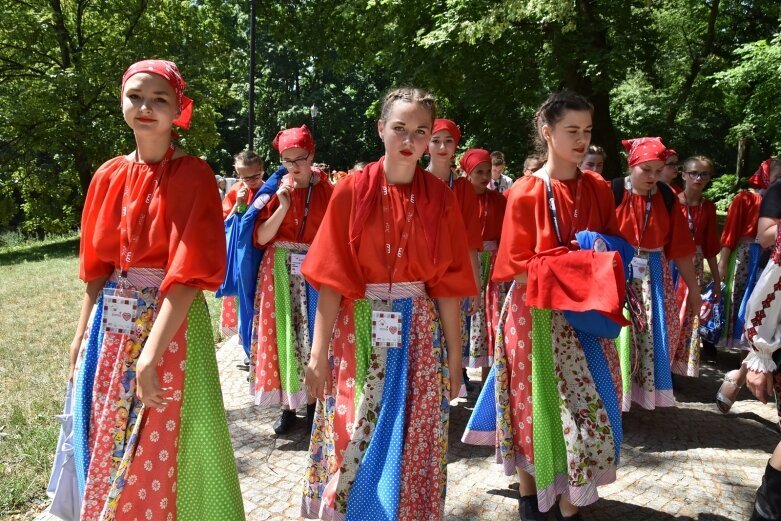  Folkowe rytmy w skierniewickim parku 