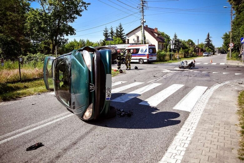  Groźny wypadek, nieprzejezdne skrzyżowanie ulic Kościuszki, Makowskiej i Nowomiejskiej 