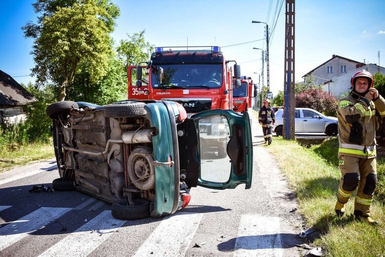  Groźny wypadek, nieprzejezdne skrzyżowanie ulic Kościuszki, Makowskiej i Nowomiejskiej 