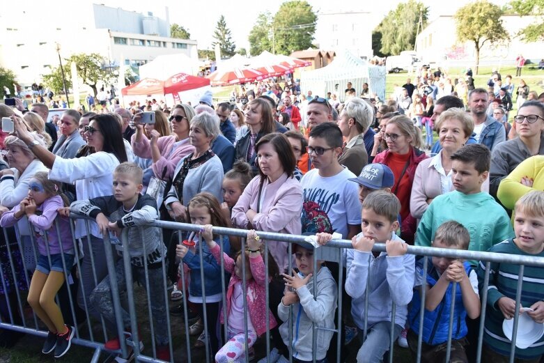  Gwarnie i kolorowo. Ulice tętnią życiem  