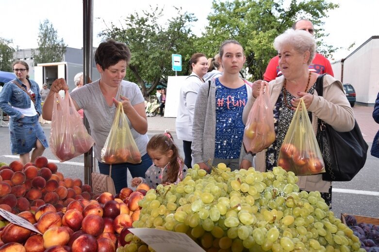  Gwarnie i kolorowo. Ulice tętnią życiem  