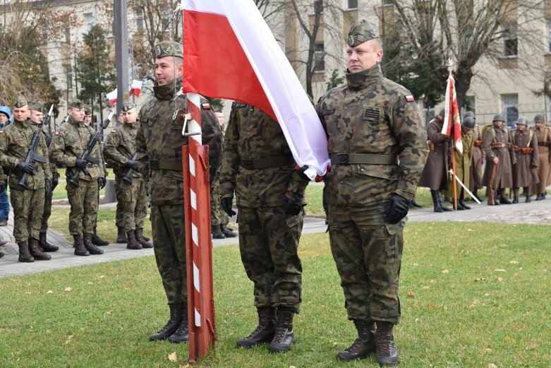  Historyczna uroczystość w Skierniewicach. Poświęcenie repliki sztandaru 18 pułku piechoty 