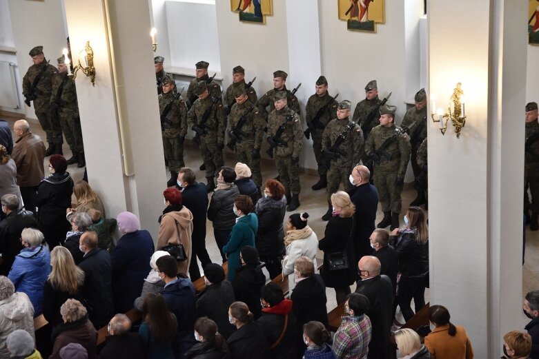  Historyczna uroczystość w Skierniewicach. Poświęcenie repliki sztandaru 18 pułku piechoty 