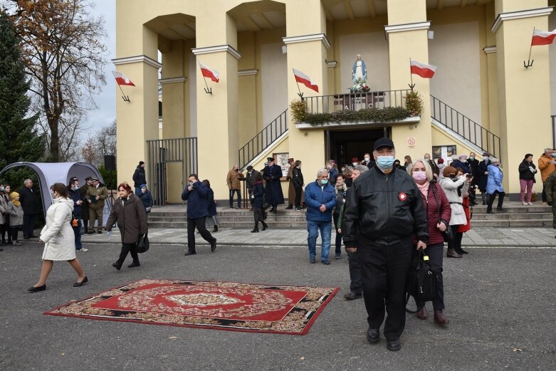  Historyczna uroczystość w Skierniewicach. Poświęcenie repliki sztandaru 18 pułku piechoty 