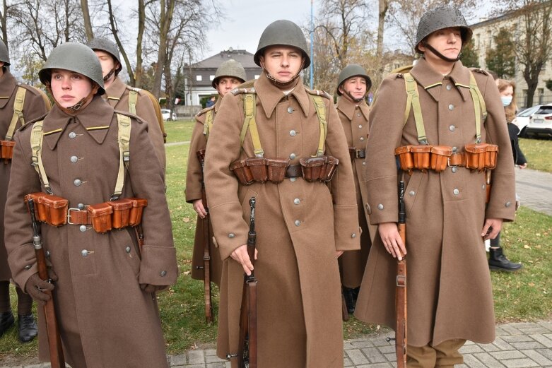  Historyczna uroczystość w Skierniewicach. Poświęcenie repliki sztandaru 18 pułku piechoty 