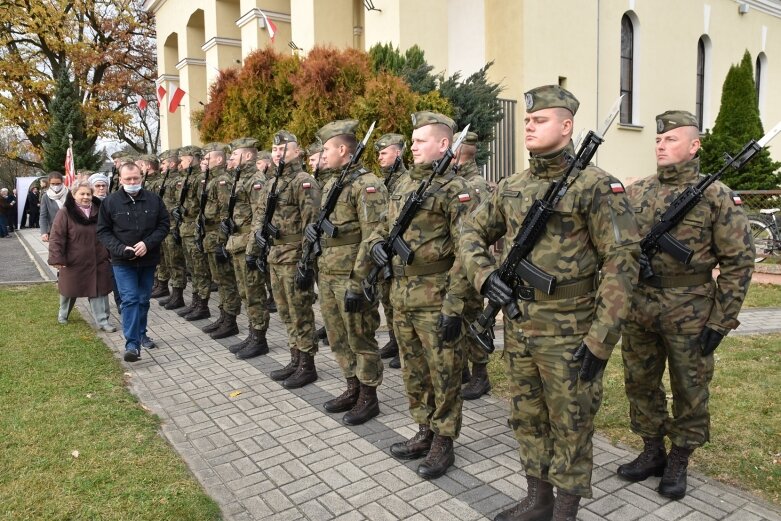  Historyczna uroczystość w Skierniewicach. Poświęcenie repliki sztandaru 18 pułku piechoty 