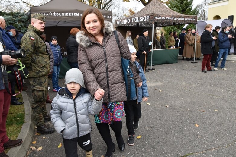  Historyczna uroczystość w Skierniewicach. Poświęcenie repliki sztandaru 18 pułku piechoty 