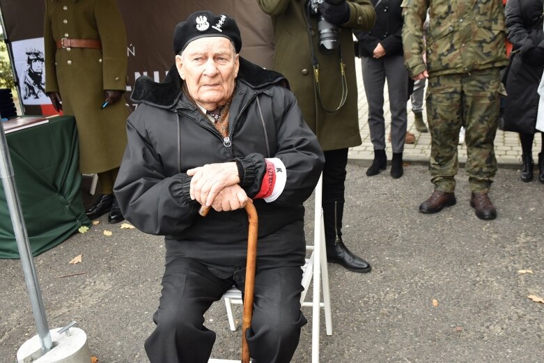  Historyczna uroczystość w Skierniewicach. Poświęcenie repliki sztandaru 18 pułku piechoty 