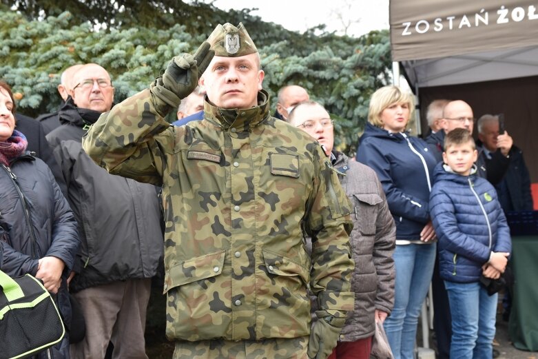  Historyczna uroczystość w Skierniewicach. Poświęcenie repliki sztandaru 18 pułku piechoty 