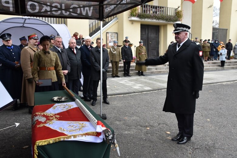  Historyczna uroczystość w Skierniewicach. Poświęcenie repliki sztandaru 18 pułku piechoty 