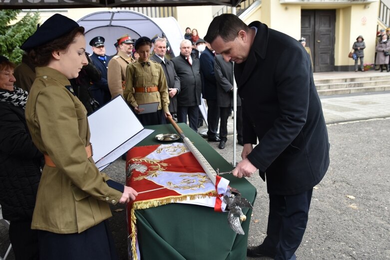  Historyczna uroczystość w Skierniewicach. Poświęcenie repliki sztandaru 18 pułku piechoty 