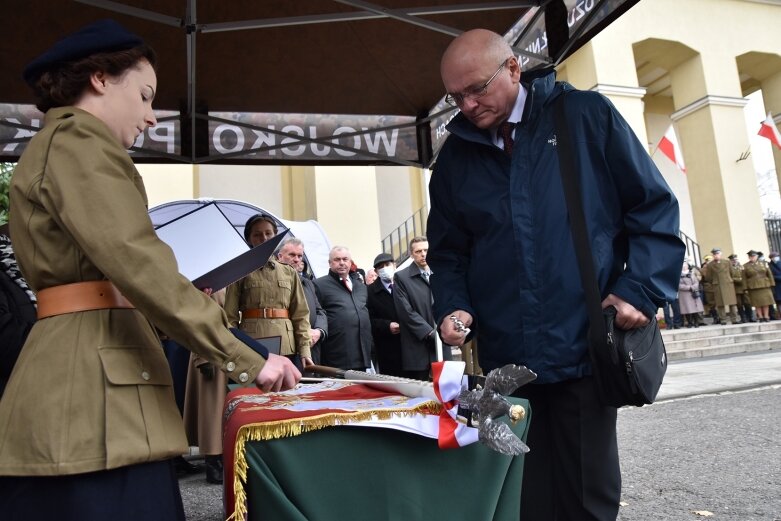  Historyczna uroczystość w Skierniewicach. Poświęcenie repliki sztandaru 18 pułku piechoty 