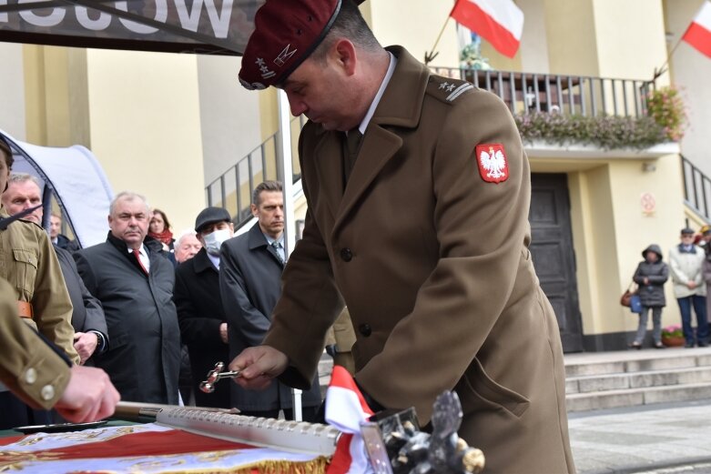  Historyczna uroczystość w Skierniewicach. Poświęcenie repliki sztandaru 18 pułku piechoty 