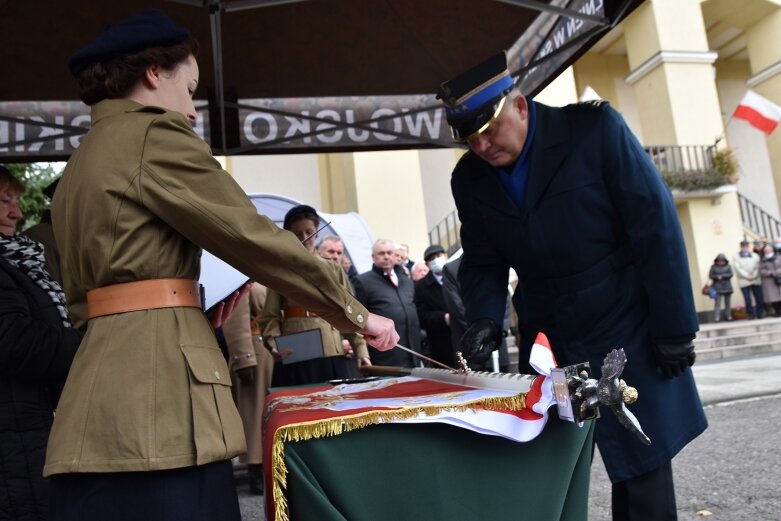  Historyczna uroczystość w Skierniewicach. Poświęcenie repliki sztandaru 18 pułku piechoty 