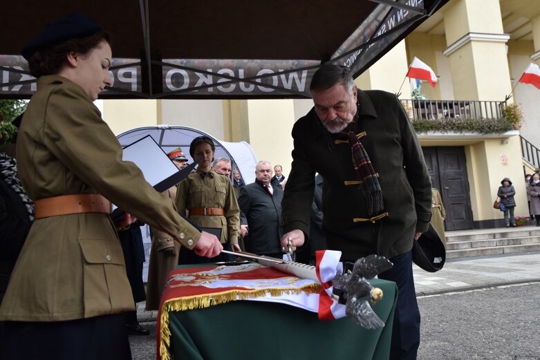  Historyczna uroczystość w Skierniewicach. Poświęcenie repliki sztandaru 18 pułku piechoty 