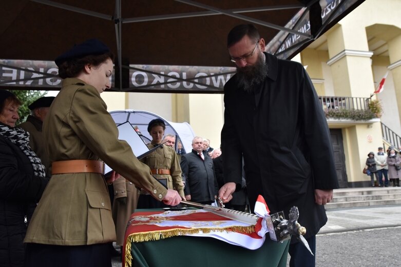  Historyczna uroczystość w Skierniewicach. Poświęcenie repliki sztandaru 18 pułku piechoty 