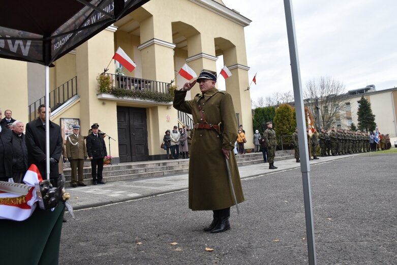  Historyczna uroczystość w Skierniewicach. Poświęcenie repliki sztandaru 18 pułku piechoty 