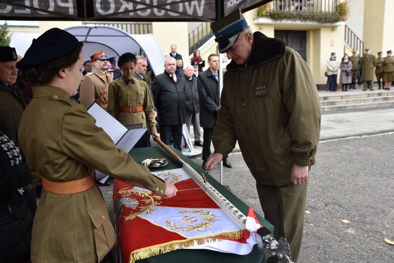  Historyczna uroczystość w Skierniewicach. Poświęcenie repliki sztandaru 18 pułku piechoty 