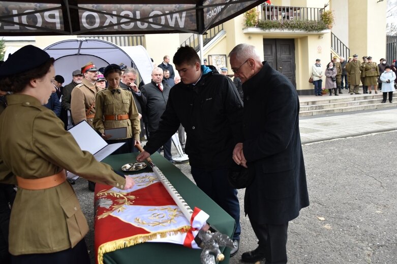  Historyczna uroczystość w Skierniewicach. Poświęcenie repliki sztandaru 18 pułku piechoty 