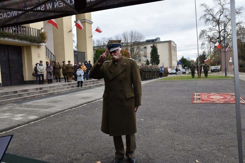  Historyczna uroczystość w Skierniewicach. Poświęcenie repliki sztandaru 18 pułku piechoty 