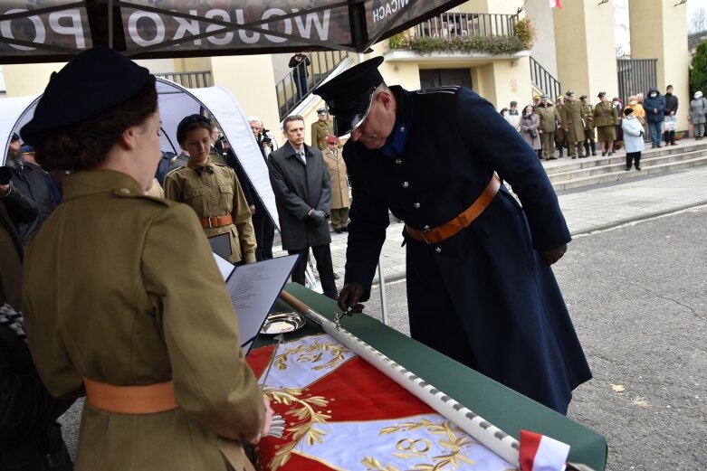  Historyczna uroczystość w Skierniewicach. Poświęcenie repliki sztandaru 18 pułku piechoty 