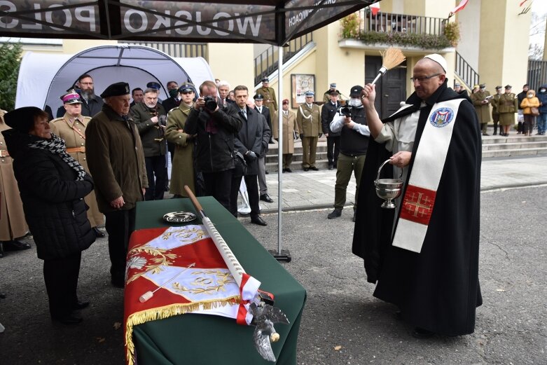  Historyczna uroczystość w Skierniewicach. Poświęcenie repliki sztandaru 18 pułku piechoty 