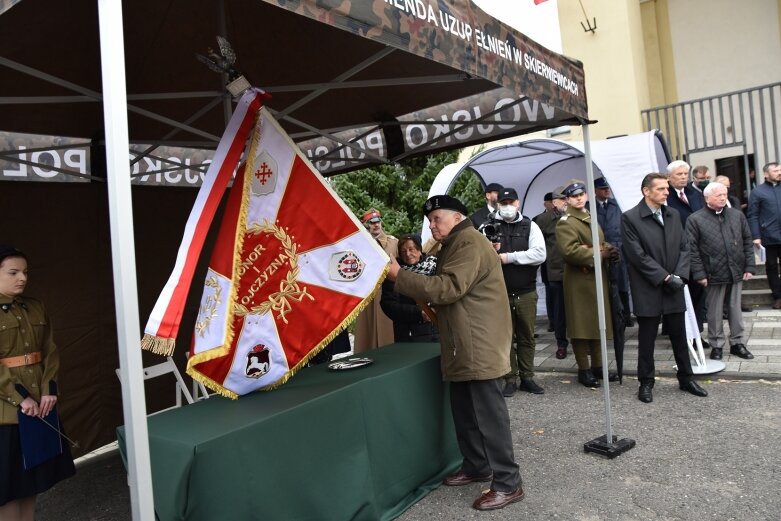  Historyczna uroczystość w Skierniewicach. Poświęcenie repliki sztandaru 18 pułku piechoty 