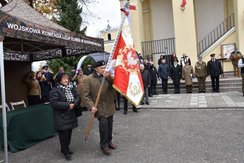  Historyczna uroczystość w Skierniewicach. Poświęcenie repliki sztandaru 18 pułku piechoty 