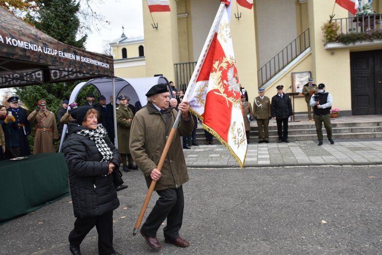  Historyczna uroczystość w Skierniewicach. Poświęcenie repliki sztandaru 18 pułku piechoty 