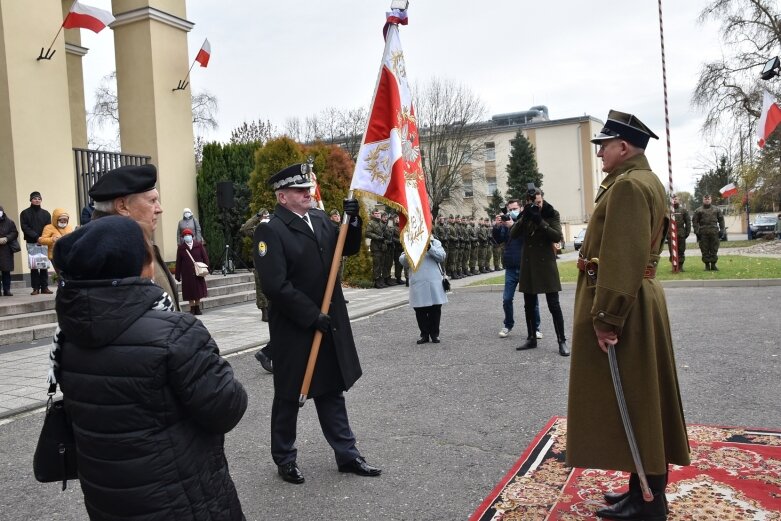  Historyczna uroczystość w Skierniewicach. Poświęcenie repliki sztandaru 18 pułku piechoty 