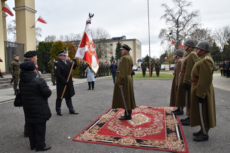  Historyczna uroczystość w Skierniewicach. Poświęcenie repliki sztandaru 18 pułku piechoty 