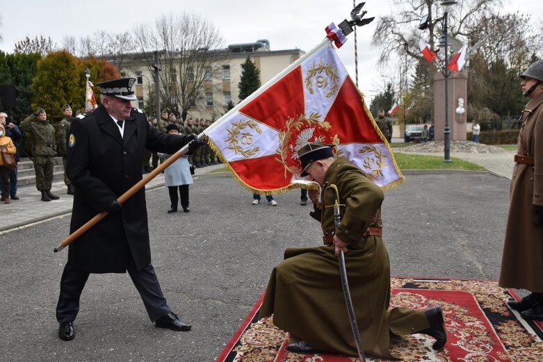  Historyczna uroczystość w Skierniewicach. Poświęcenie repliki sztandaru 18 pułku piechoty 